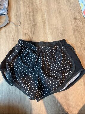 Nike Women’s Black Star Print Athletic Shorts